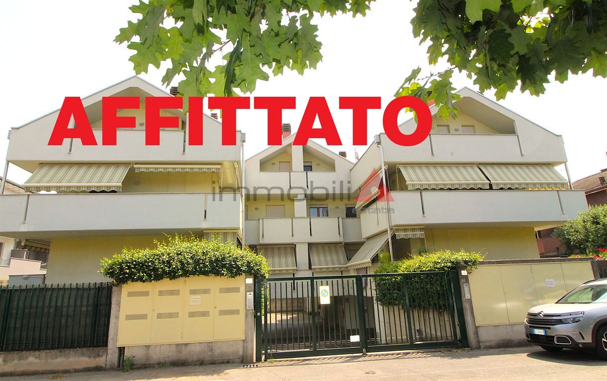 Carugate - In affitto Mansarda di 3 locali  con box doppio - arredata