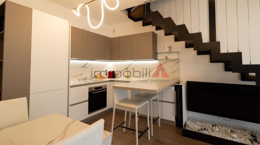 Stupendo Trilocale con Terrazzo in Parquet – Zona Stazione/Centro