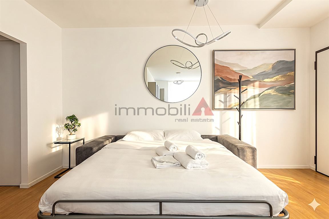 Milano zona Vigentina - Moderna Residenza con Zona Living Open-Space e Posto Auto Coperto