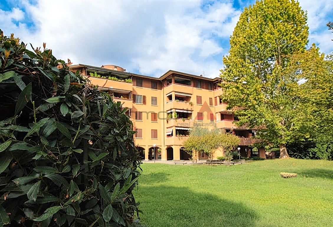 Cologno Monzese - AFFITASI 3 locali con box e cantina euro 1.200