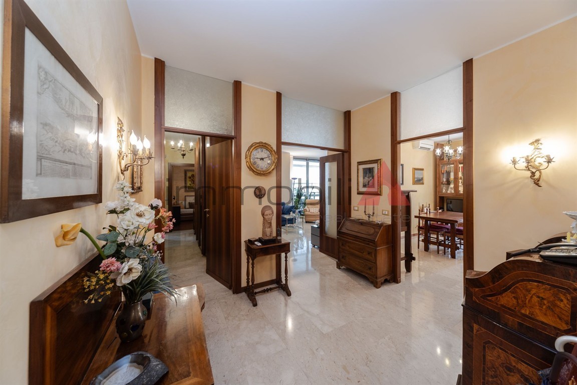 Brugherio Centro residenziale Edilnord Cigni - 5 locali con box Euro 389.000,00