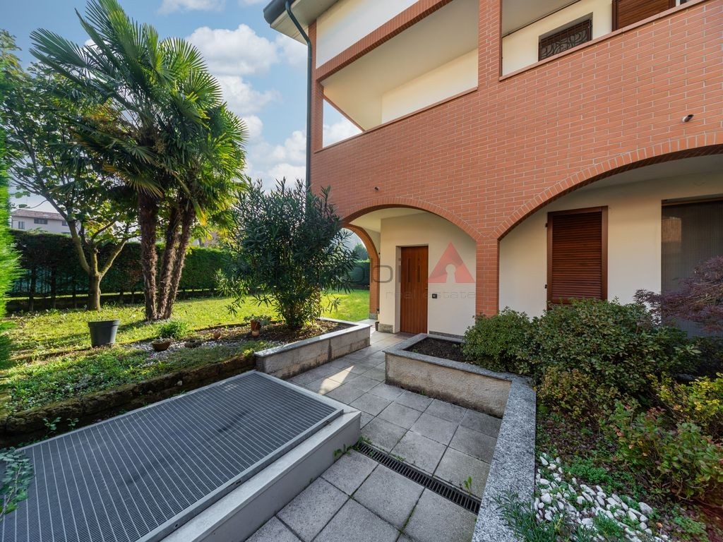 Calco - 3 locali con giardino privato di 300mq