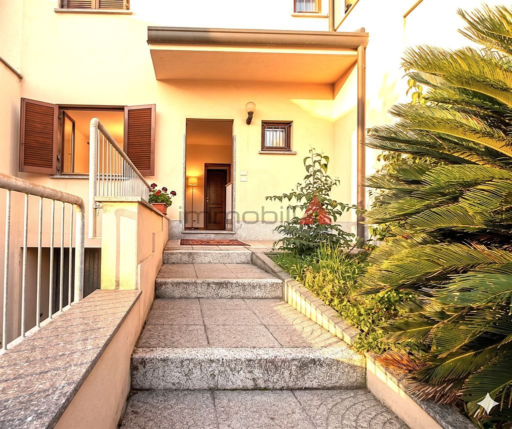 Carugate zona Don Bosco - villa a schiera con box Euro 278.000,00